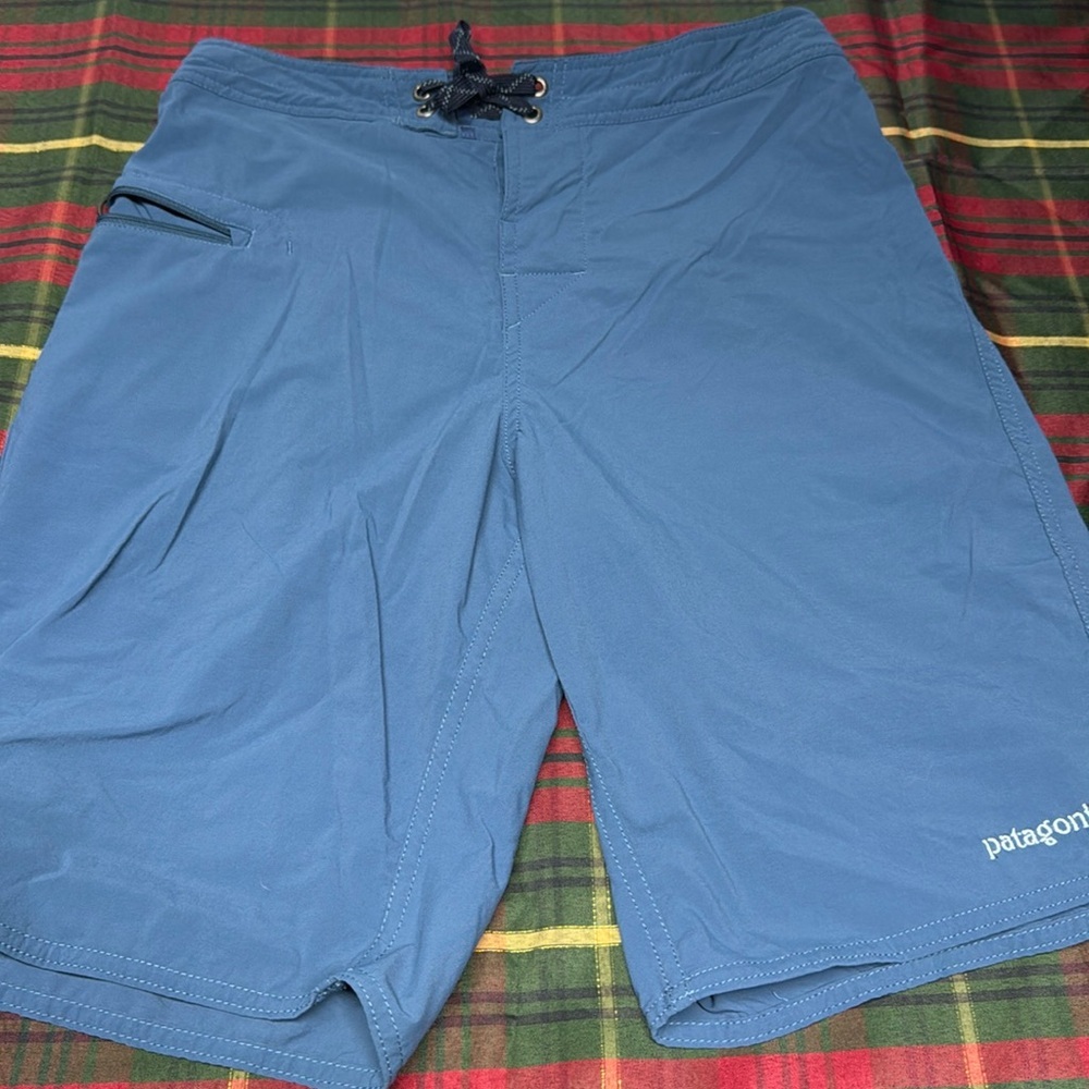 Men’s Patagonia size 28 board shorts new